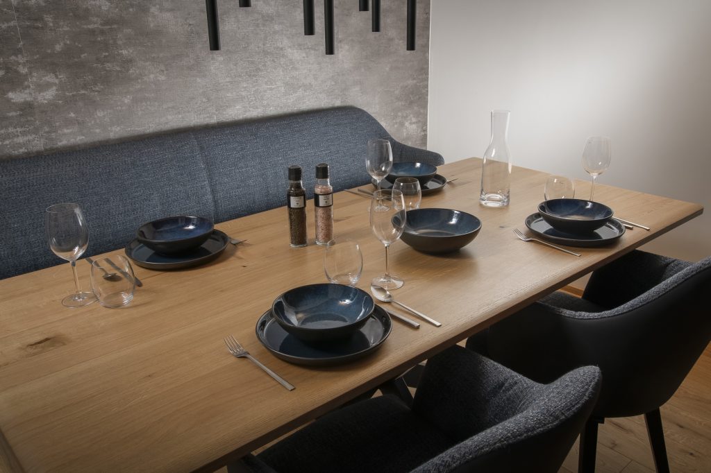 luxury-apartments-r6-tegernsee-apartment-6-dining table-1