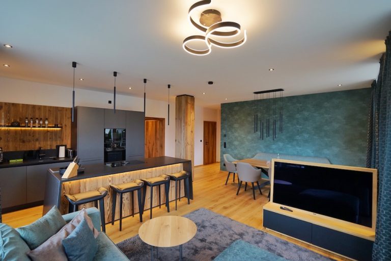 luxury-apartments-r6-tegernsee-living-room-illuminated